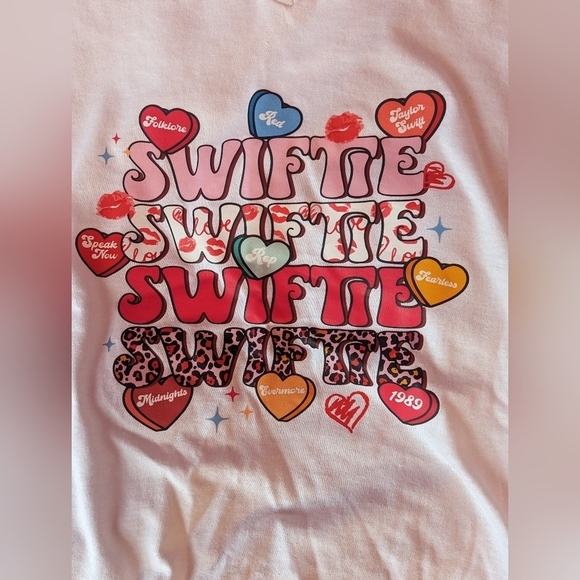 Sz LG Taylor Swift shirt 😁 - Picture 3 of 4